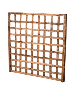 پنجره چوبی با شبکه مربع