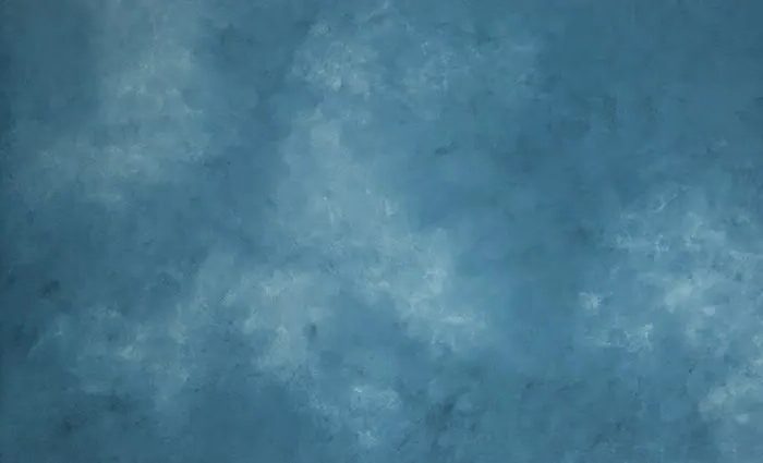 این بک دراپ‌ها معمولاً صاف و بدون چروک هستند که اجازه می‌دهند نور به‌طور یکنواخت از آنها عبور کند.